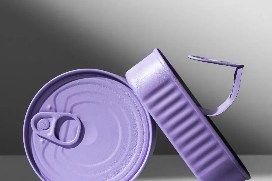 Latas roxas de vista frontal